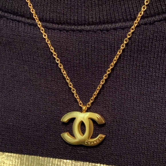 CHANEL Accessories - Chanel 18in. Pendant